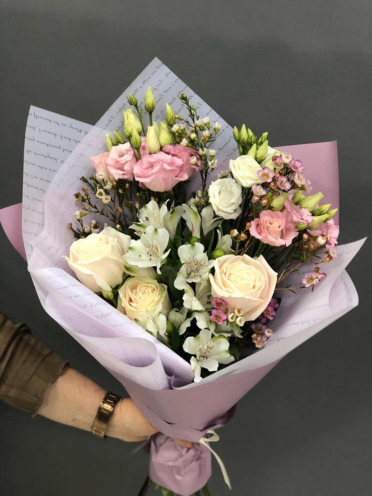 Букет цветов из: Альстромерии, Розы и Лизиантусы в Уржуме