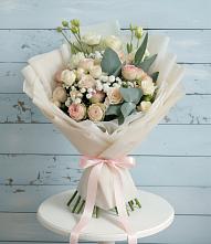 Букет цветов из:  Розы и Лизиантусы в Уржуме
