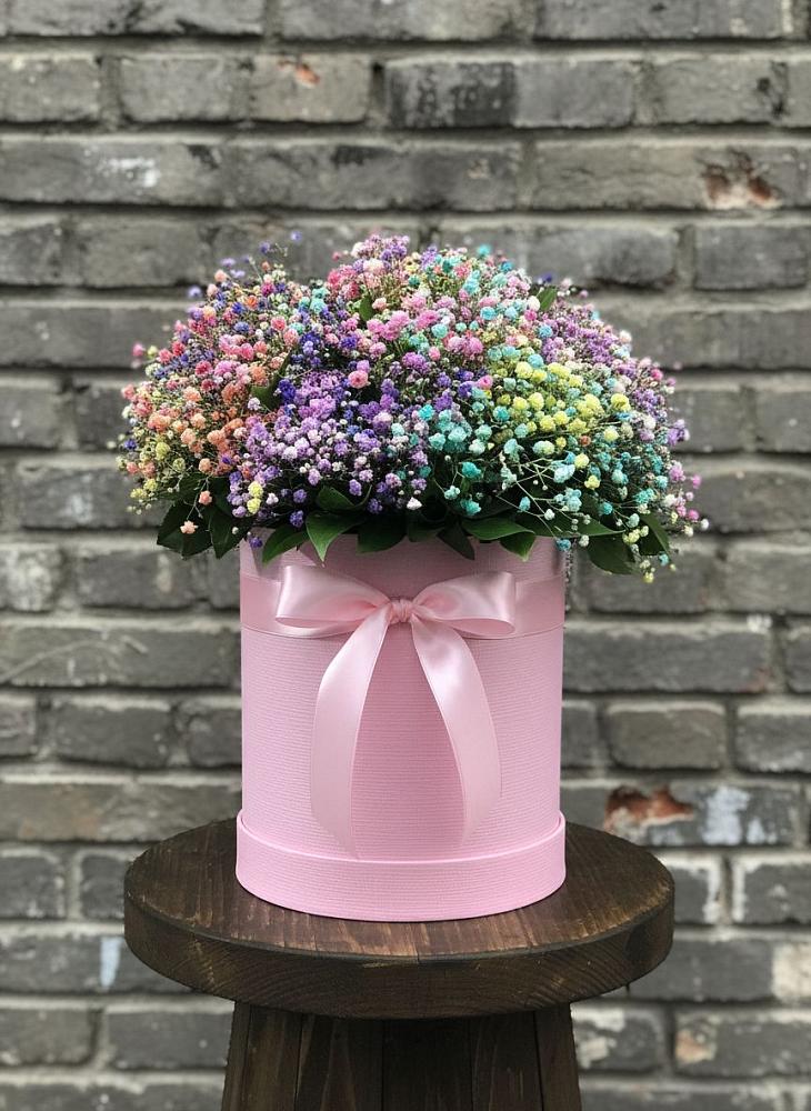 Цветочная композиция из Гипсофила и Розы в шляпной коробке в Уржуме