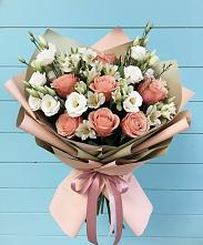 Букет цветов из:  Розы, Альстромерии и Лизиантусы в Уржуме