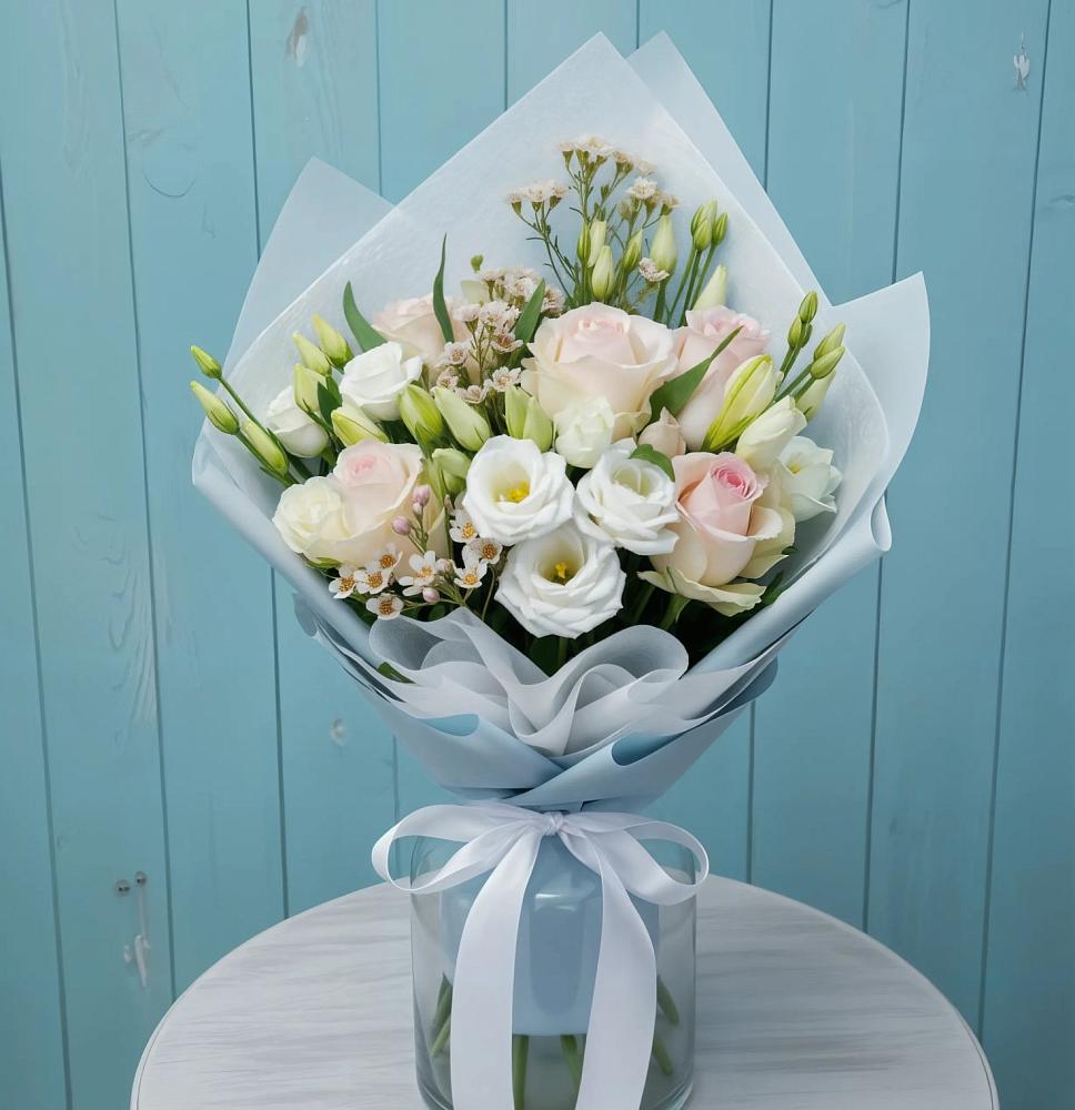 Букет цветов из: Розы и Лизиантусы в Уржуме