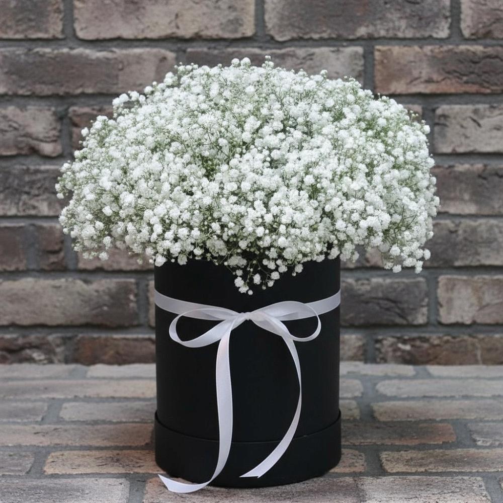 Цветочная композиция из Гипсофила в шляпной коробке в Уржуме