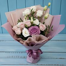 Букет цветов из:  Розы и Лизиантусы в Уржуме