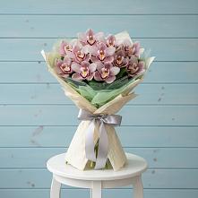 Букет цветов из:  Орхидеи и Розы в Уржуме