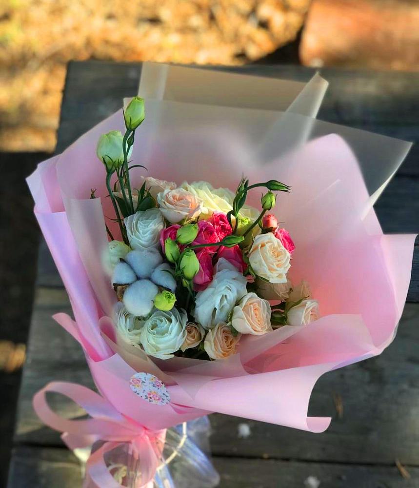 Букет цветов из: Розы и Лизиантусы в Уржуме