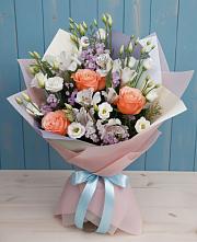 Букет цветов из:  Лизиантусы, Розы, Альстромерии и Гипсофила в Уржуме