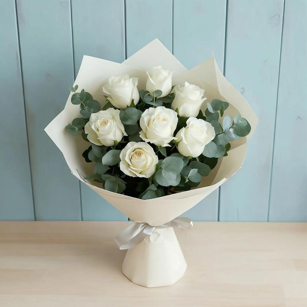 Букет Белые розы в Эвкалипте в Уржуме
