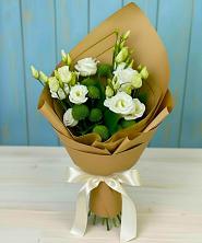 Букет цветов из:  Хризантемы и Лизиантусы в Уржуме