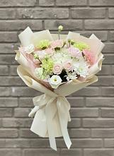 Букет цветов из:  Гвоздики, Розы, Лизиантусы и Хризантемы в Уржуме