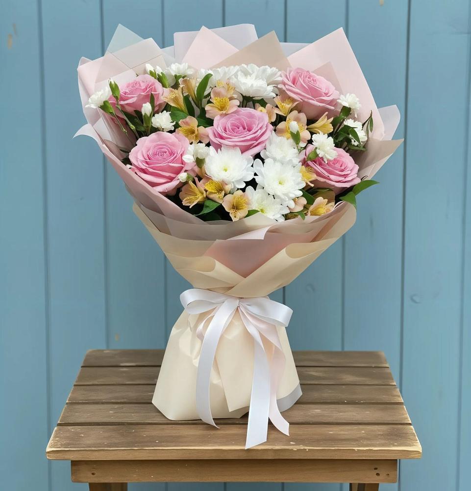 Букет цветов из: Гвоздики, Орхидеи и Розы в Уржуме