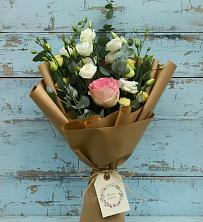 Букет цветов из:  Розы и Лизиантусы в Уржуме