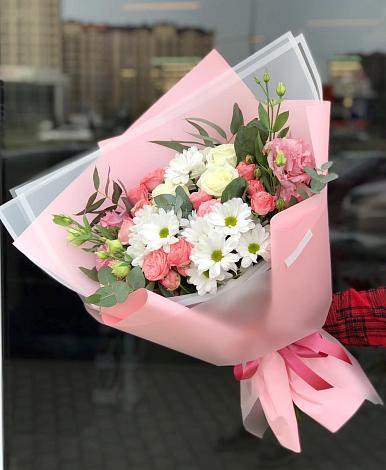Букет цветов из: Розы, Лизиантусы и Хризантемы в Уржуме
