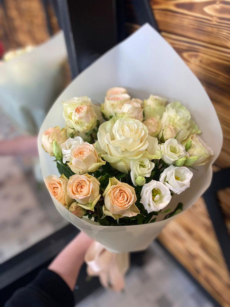 Букет цветов из: Розы и Лизиантусы в Уржуме