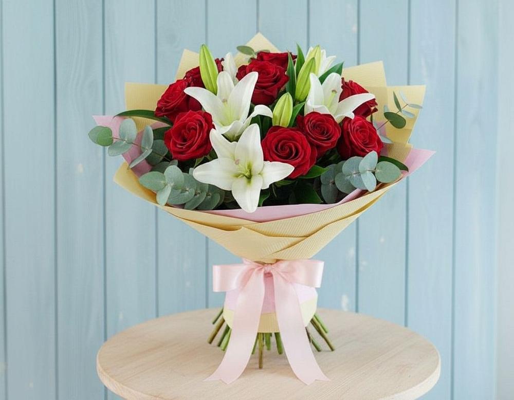 Букет цветов из: Лилии и Розы в Уржуме